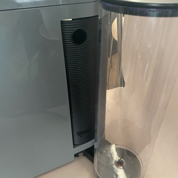 Nespresso VertuoPlus Bundle by Breville (with frother and de-scaler) - Picture 4 of 8